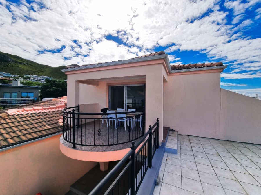 5 Bedroom Property for Sale in Chanteclair Western Cape